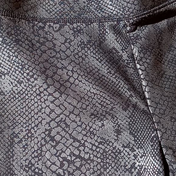 PINK Snakeskin leggings - Picture 3 of 3